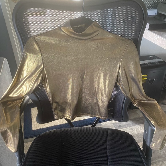 New Gold Metallic Mock Neck Crop Top - Picture 7 of 9